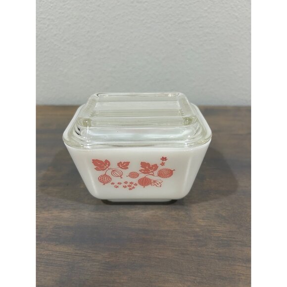 Pyrex Pink Gooseberry 501 Glass Refrigerator Dish With Lid - Picture 1 of 11